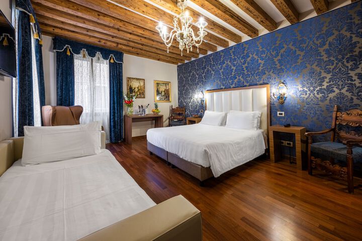 Room 40 of 69