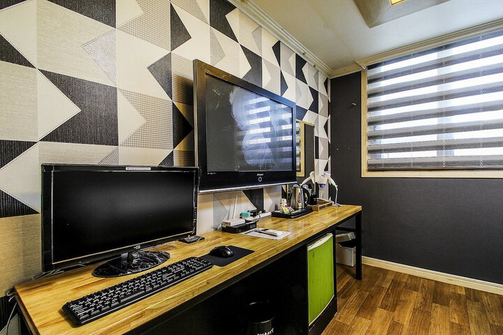 Room 1 of 41
