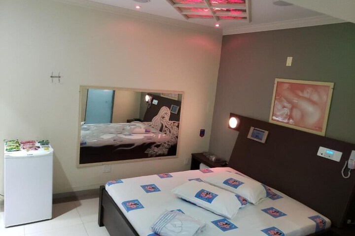 Room 10 of 58