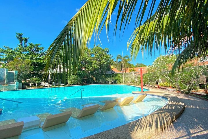 Pool 90 of 123