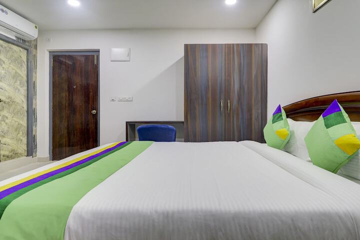 Room 12 of 33