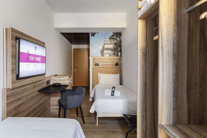 Room 7 of 38
