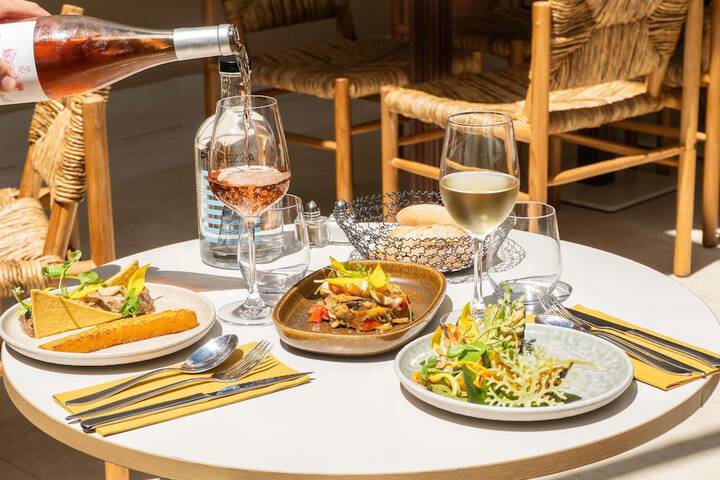 Dining 52 of 70