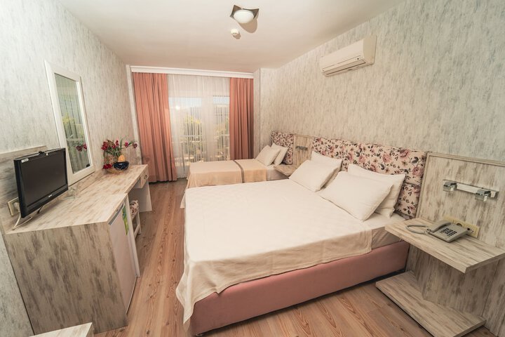 Room 12 of 66