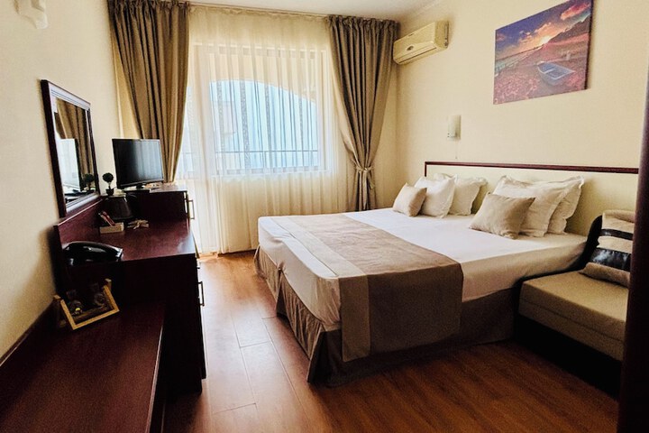Room 28 of 34