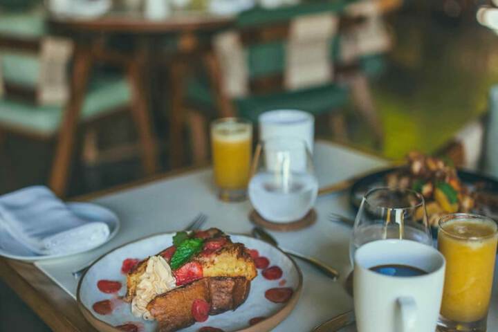 Breakfast/Coffee Service 92 of 122