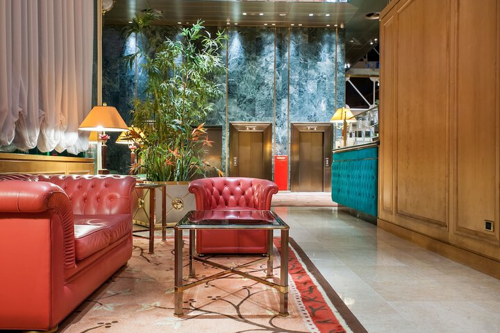Entrance & Lobby