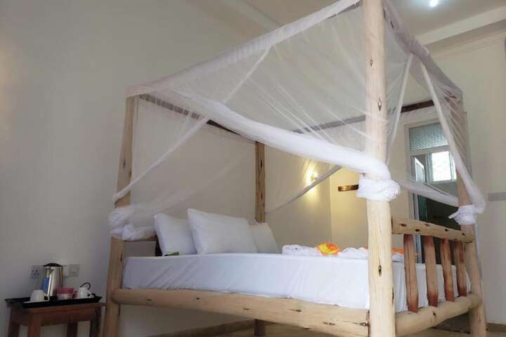 Room 9 of 29