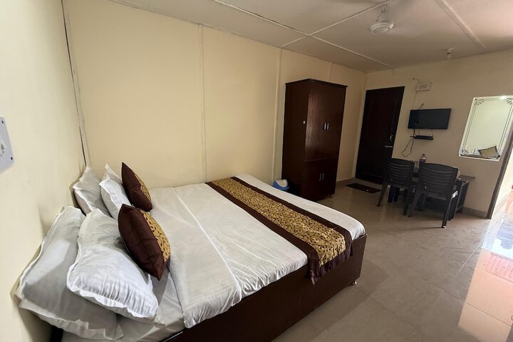 Room 15 of 33