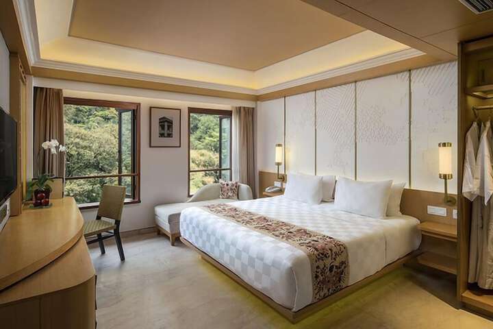 Room 8 of 48