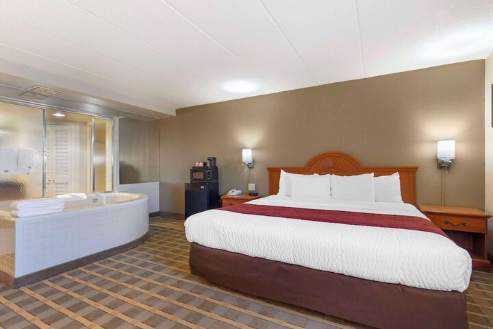 1 King Bed (7 of 22)