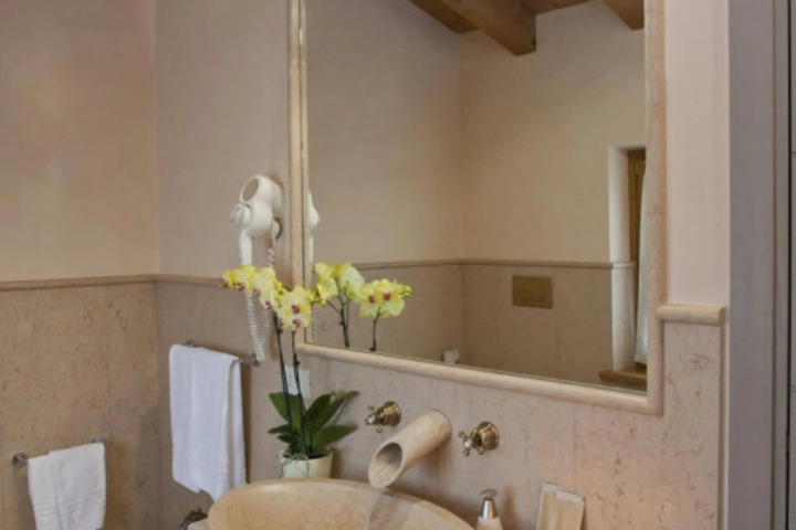 Hotel Suite Photo