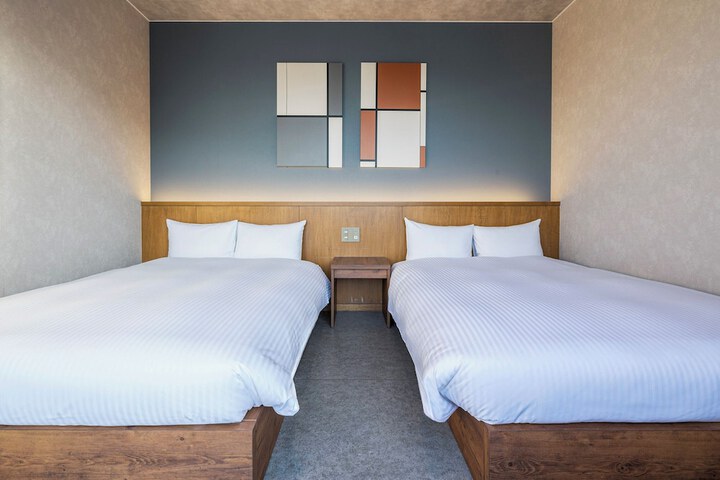 Room 12 of 51