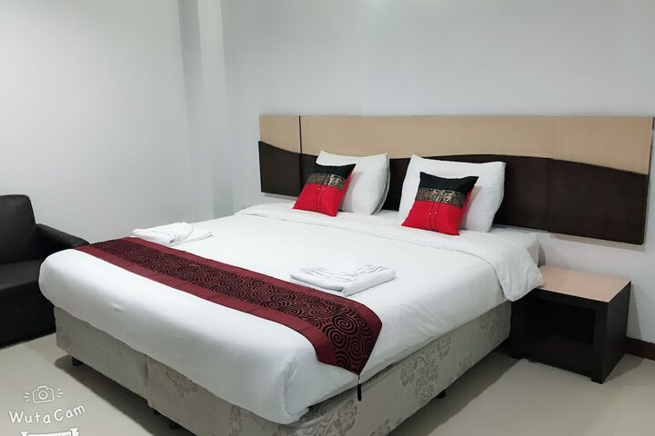 Room 10 of 18