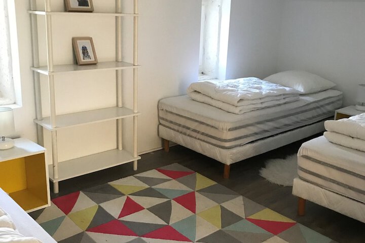 Room 5 of 16