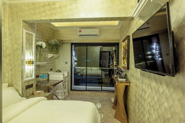 Room 52 of 285