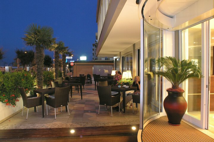Hotel 2 of 145