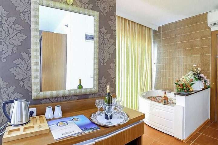 Room 10 of 29