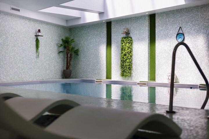 Hotel with Pool