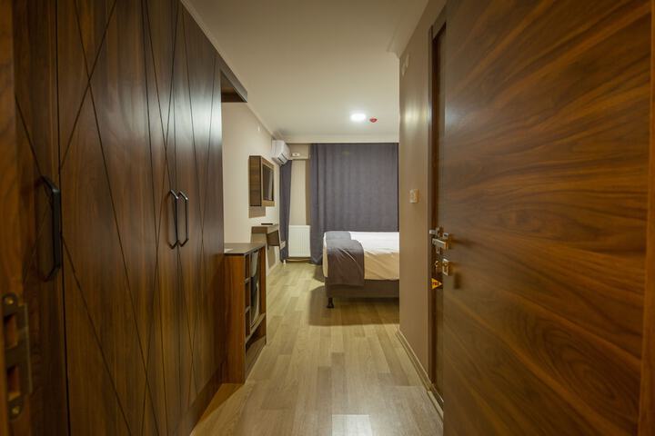 Room 8 of 48