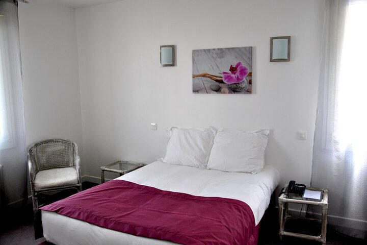 Room 4 of 16