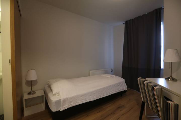 Room 8 of 32