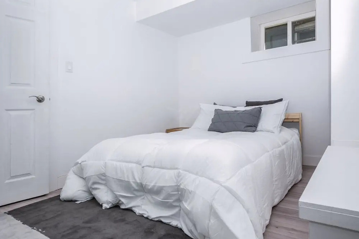 Image of Cosy 1 Bedroom Suite in Leslieville
