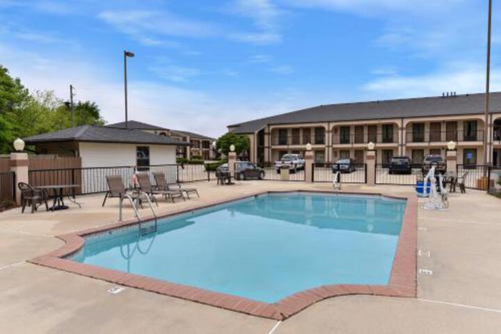 Pool 8 of 47