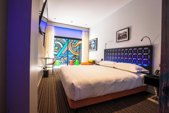 Room 29 of 61