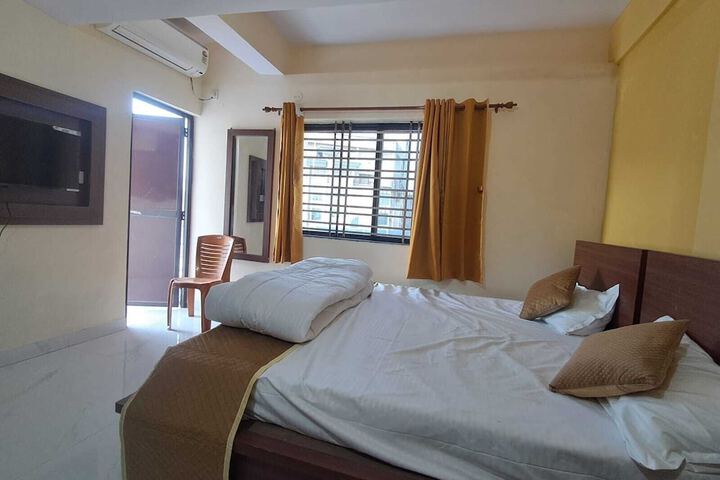 Room 5 of 11