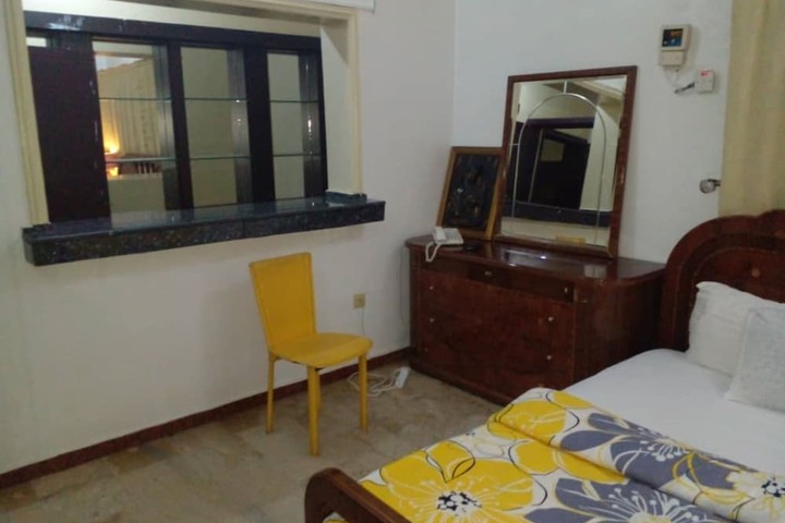Room 5 of 17