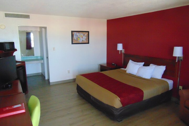 1 King Bed (5 of 11)