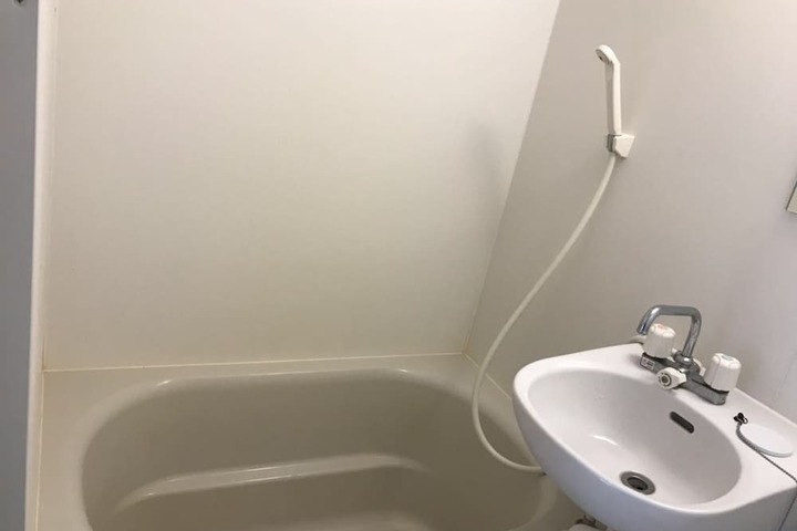 Room 9 of 12