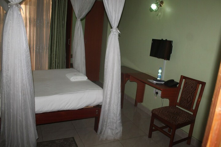 Room 13 of 40