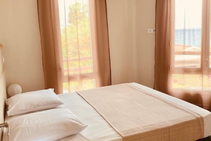 Room 5 of 92