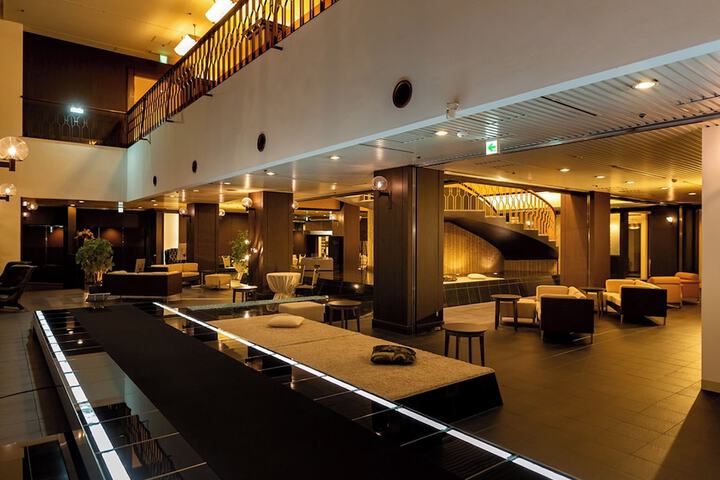 Entrance & Lobby