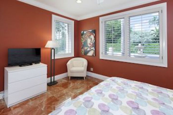 Room 6 of 15