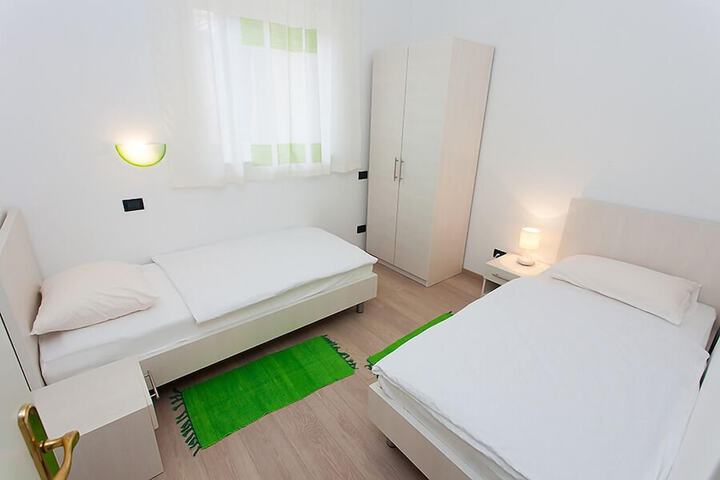 Room 3 of 59