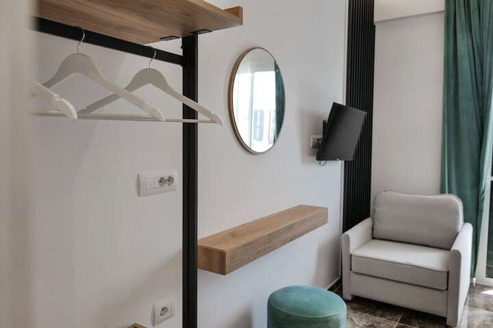 Room 49 of 105
