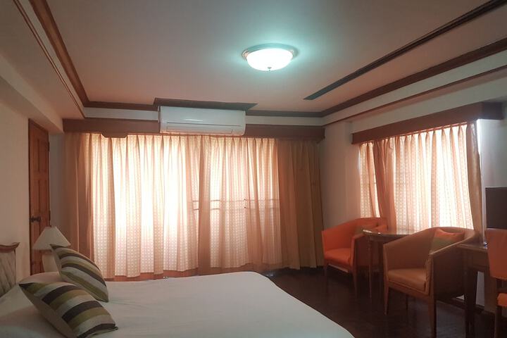 Room 38 of 195