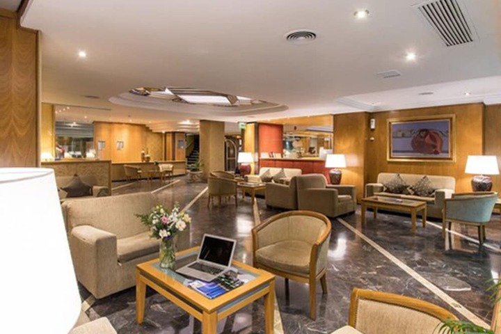 Entrance & Lobby