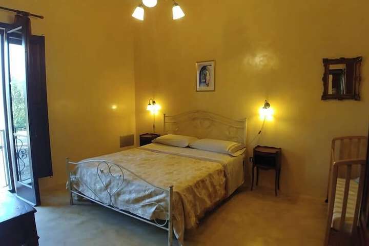 Room 26 of 96