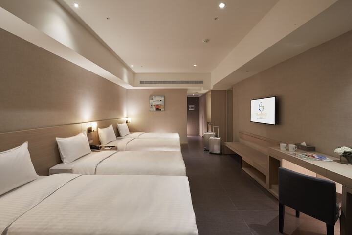 Room 7 of 120