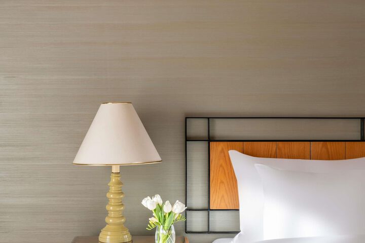 Room 33 of 104