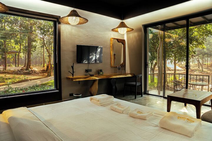 Room 4 of 17