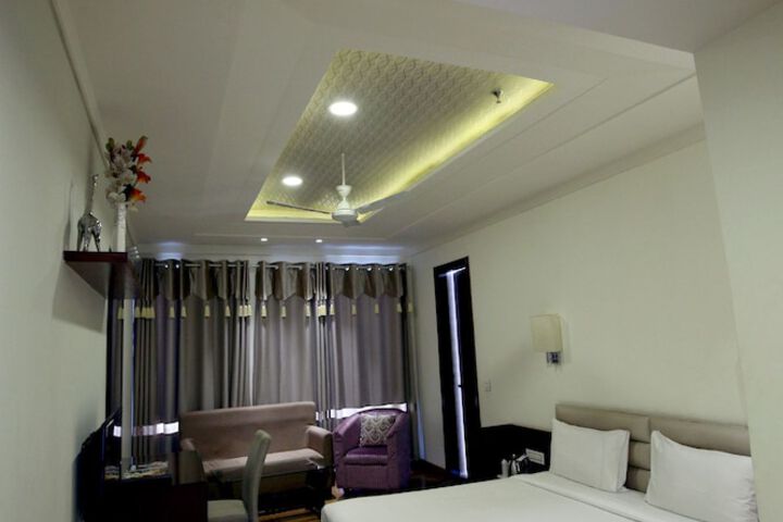 Room 14 of 19