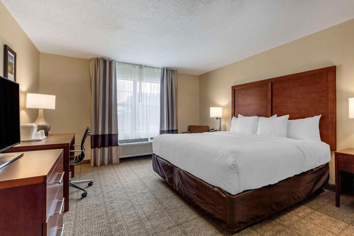 1 King Bed (9 of 10)
