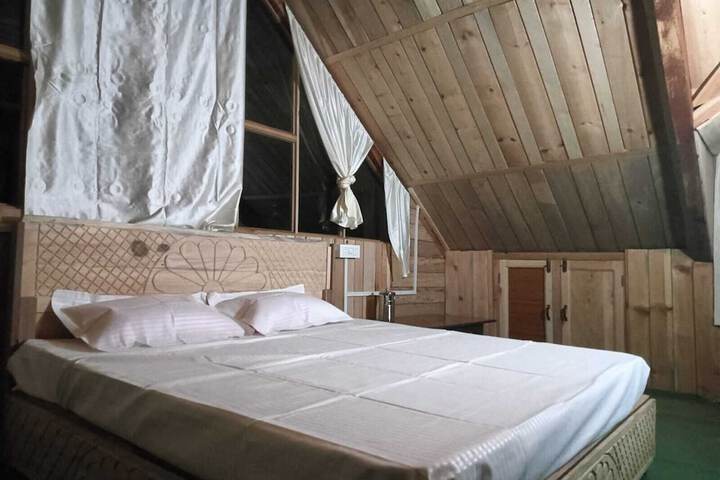 Room 12 of 28