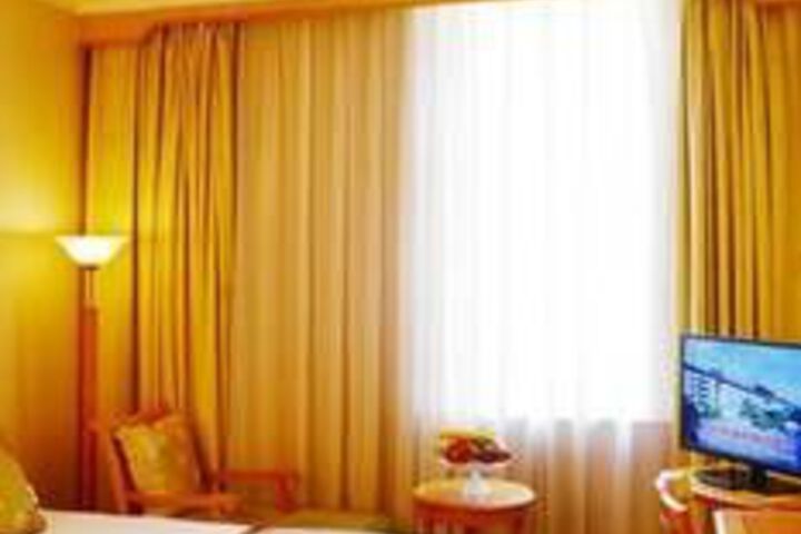 Room 53 of 143