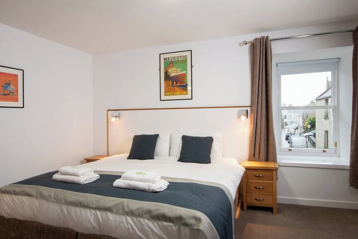 Room 14 of 82
